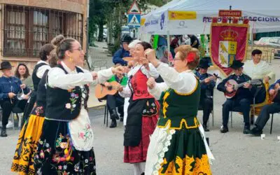 Artesanía y música en una animada Redueña Artesana