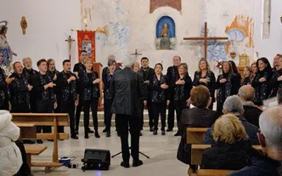 Actuación del grupo «Inarmónico» en Redueña