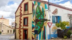 Paredes que Hablan: Un innovador museo al aire libre en la Sierra Norte 5 Bustarviejo